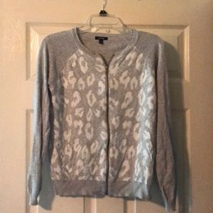 Cardigan. Animal print